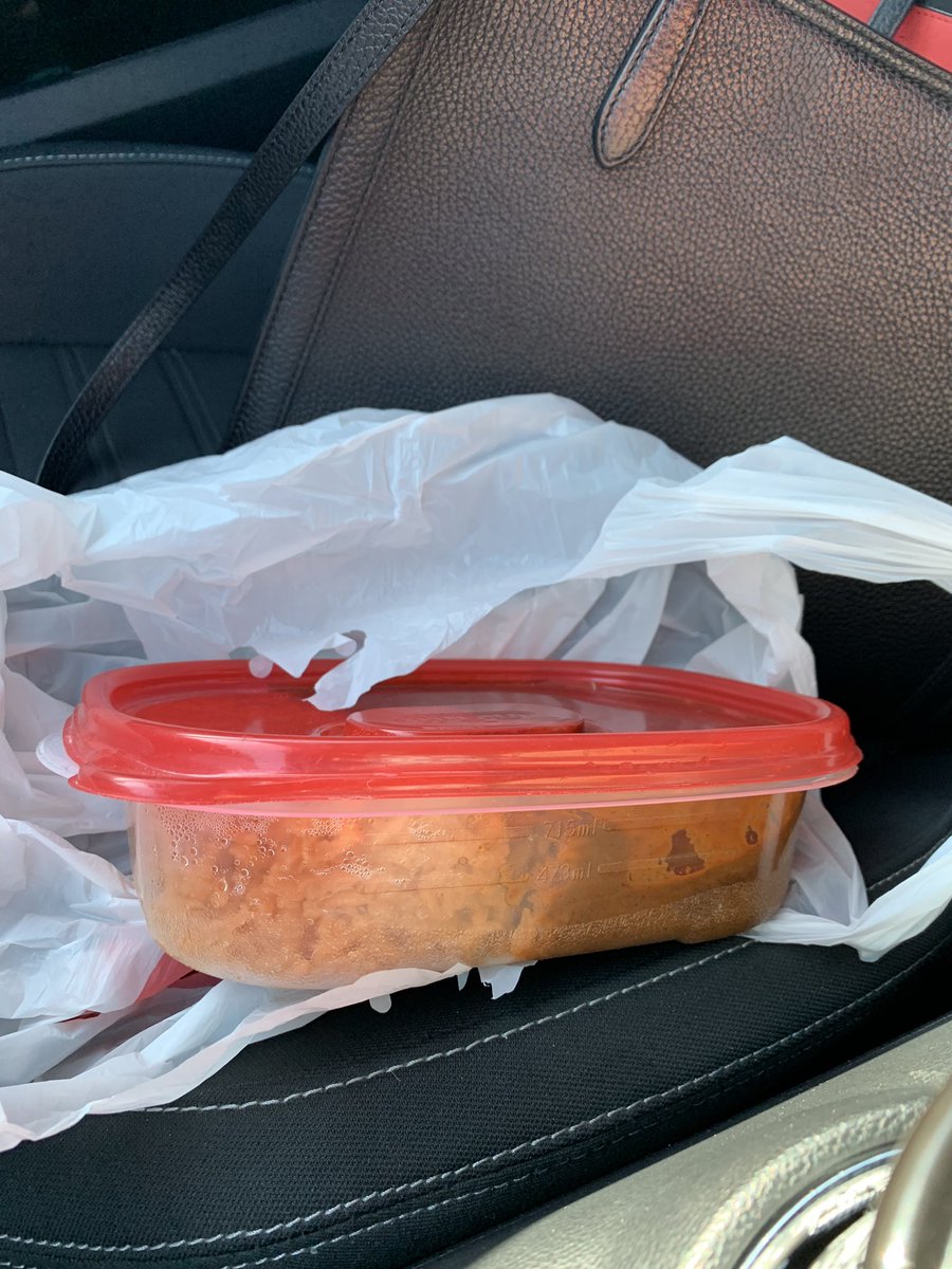 gloriagalvanz's tweet photo. When your former students mom makes dinner for you! 😍😋 I’m truly blessed! #mole #mechiflan https://t.co/y2bAzFDd6G