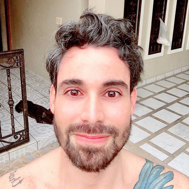 RoAlpuche's tweet photo. This hair is getting out of control!!! 🙆🏻‍♂️
.
.
.
.
#goodvibes #hairstyle #longhair #hair #black #white #up #fun #happy #afternoon #tattooed #tattoo #man #uomo #homme #hombres #homen #homens #cute #lindo #bearded #beardedgay #gorgeous #handsome #beardstyle #barbado #gay #barbas… https://t.co/AG9iwRWz6B