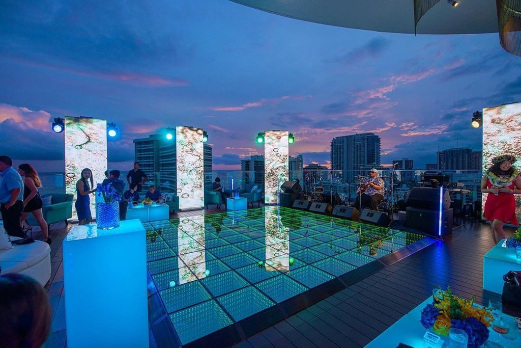Looking for the perfect venue for your event? Look no further, we’ve got ya covered! 

Book your next private event 👉bit.ly/2K7goK0

(IG opulenteventshawaii)

#waikiki #oahu #hawaii #rooftopbar #events #eventspace #hawaiievents #ワイキキ  #オアフ #ハワイ