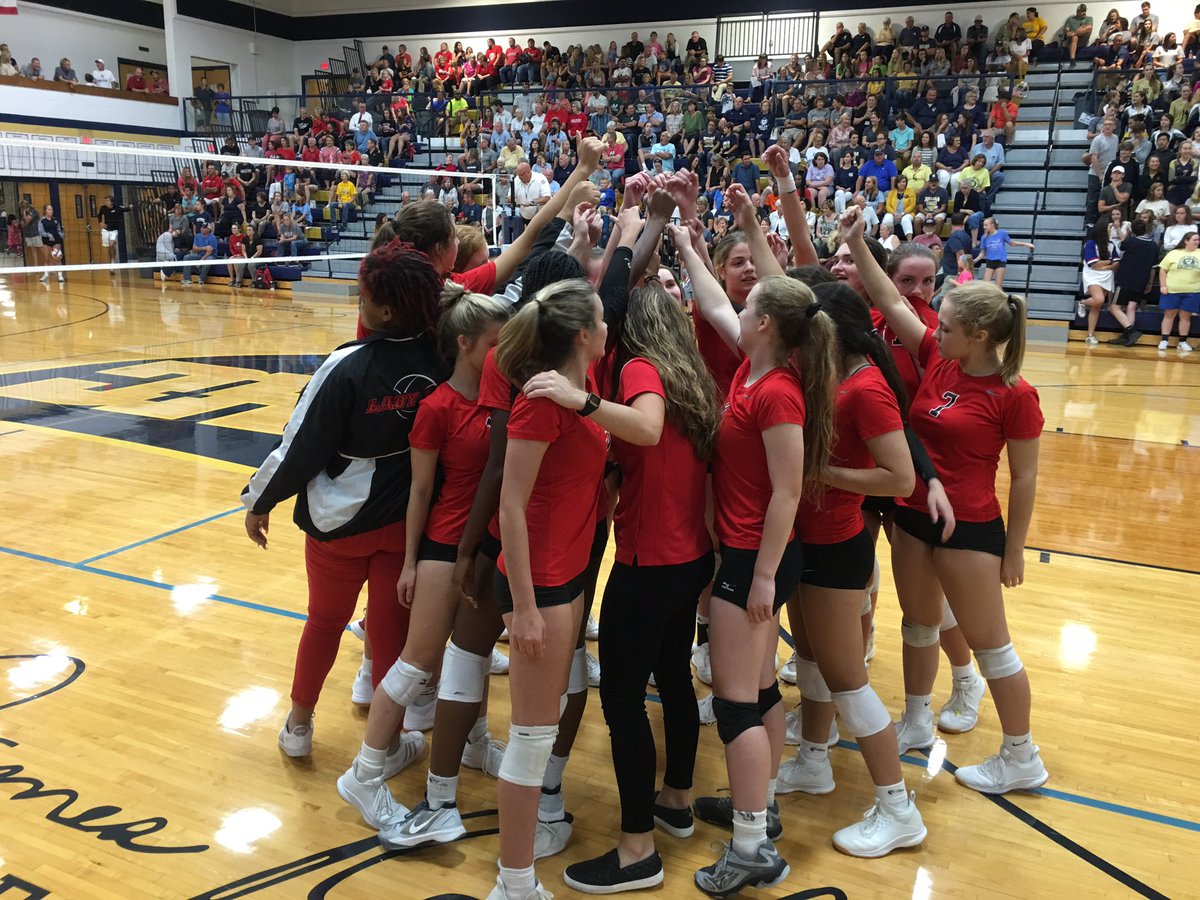 RodKRCG13's tweet photo. Huge win for Jefferson City HS Volleyball program! Lady Jays win 3rd set over Helias 25–14, to win the crosstown showdown. @ladyjays_vb https://t.co/nBwwkQz7ZB