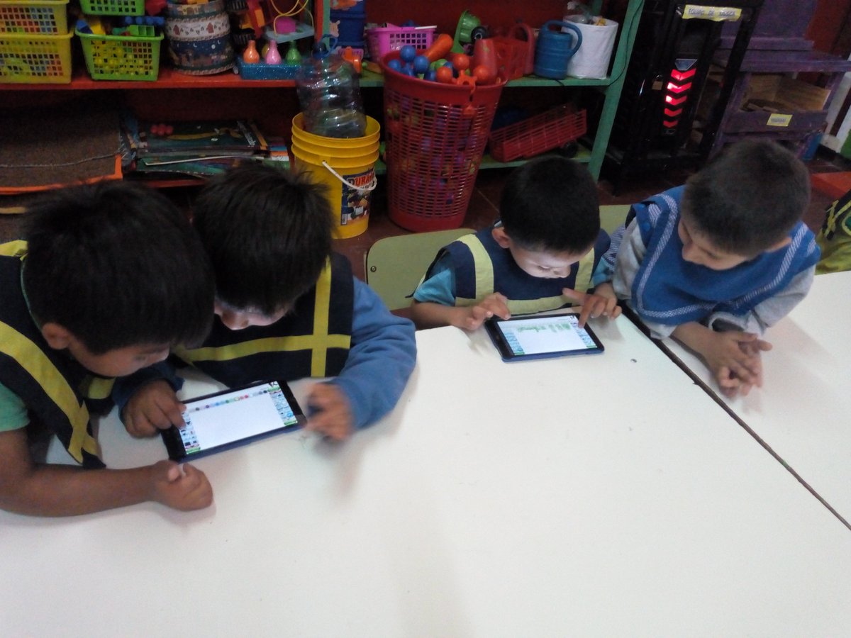JoanaChocobar's tweet photo. #EscArmadaNacional Lxs pequeñxs de @NivelProv trabajan con su nuevo equipamiento : tablets y pizarra digital, 📱💻🔋próximamente implementación de robótica 🤖🙂 https://t.co/lGdksu97Vt