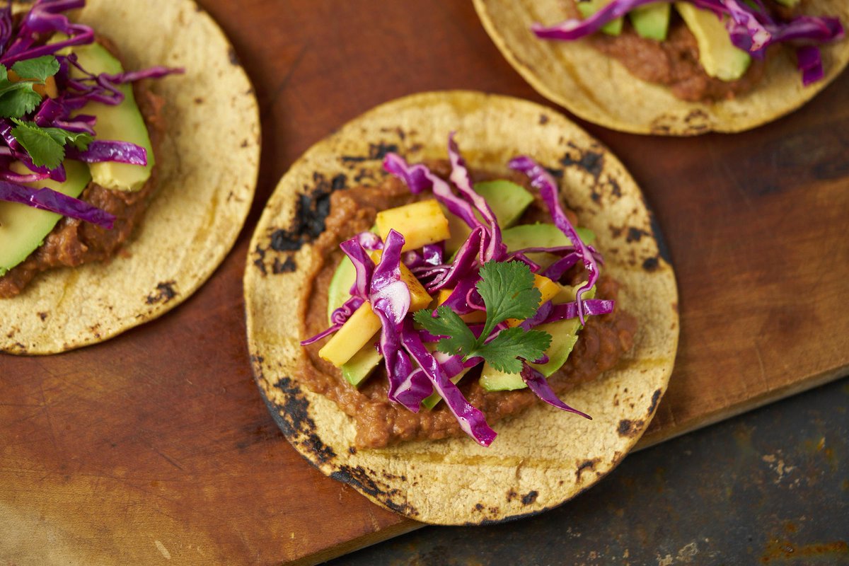 AmysKitchen's tweet photo. A6 https://t.co/52a9H20Ct4 has dozens of easy recipes for all types of eaters! The best part? Most of them can be made in under 30 minutes. Microwave nachos or brownie in a mug anyone? #backtoschoolorganic #startwithamys #easyweeknightmeals @onlyorganic https://t.co/qgIBt7lUtC https://t.co/7SaJT5Xc1u