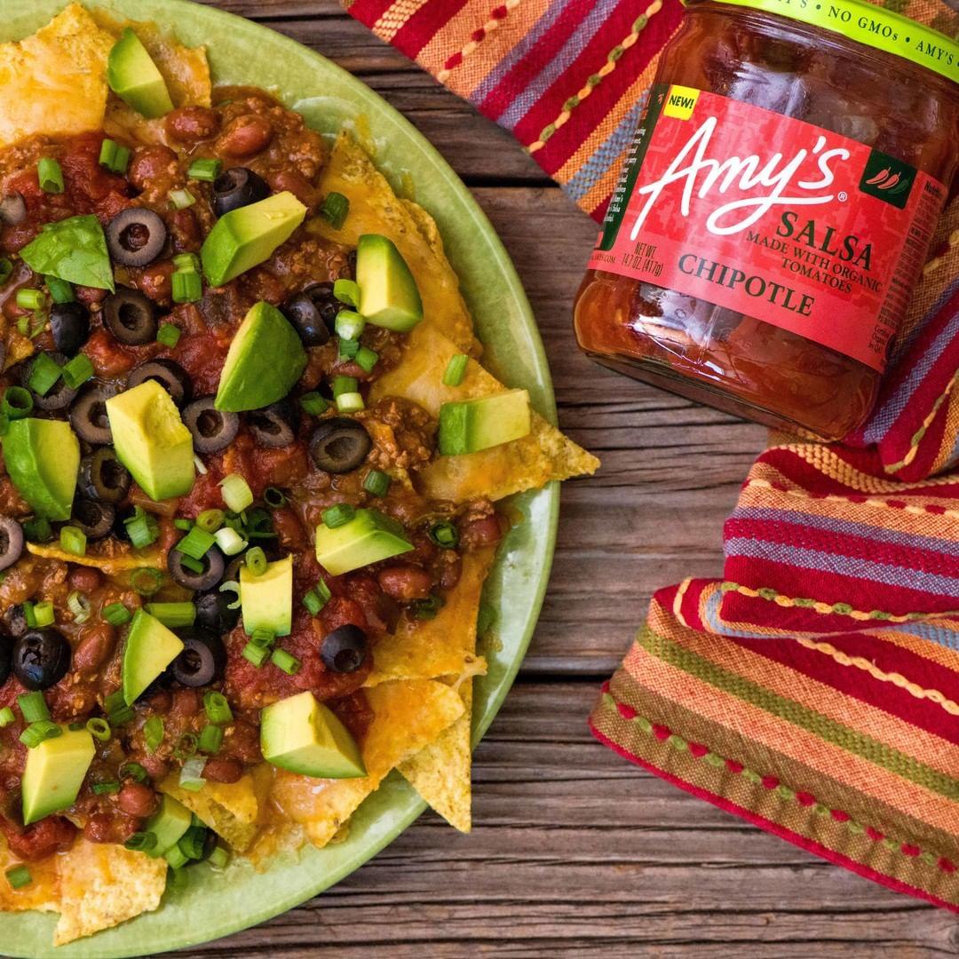AmysKitchen's tweet photo. A6 https://t.co/52a9H20Ct4 has dozens of easy recipes for all types of eaters! The best part? Most of them can be made in under 30 minutes. Microwave nachos or brownie in a mug anyone? #backtoschoolorganic #startwithamys #easyweeknightmeals @onlyorganic https://t.co/qgIBt7lUtC https://t.co/7SaJT5Xc1u
