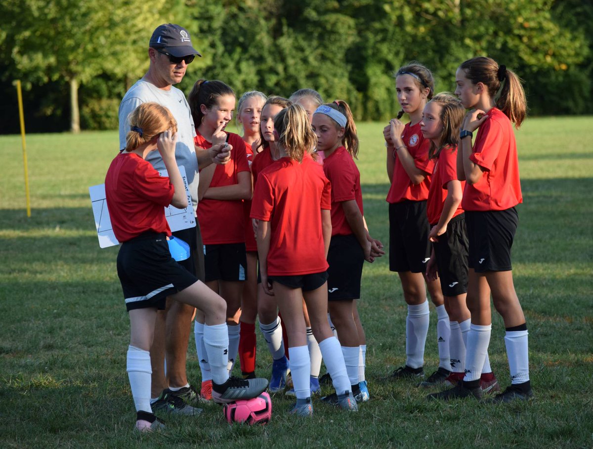 FCColumbus95's tweet photo. Today's heat didn't keep the FC Columbus U13 Girls Brazil squad off the training pitch.
#FCCLB #JogaBonito https://t.co/MO4d4IEAku
