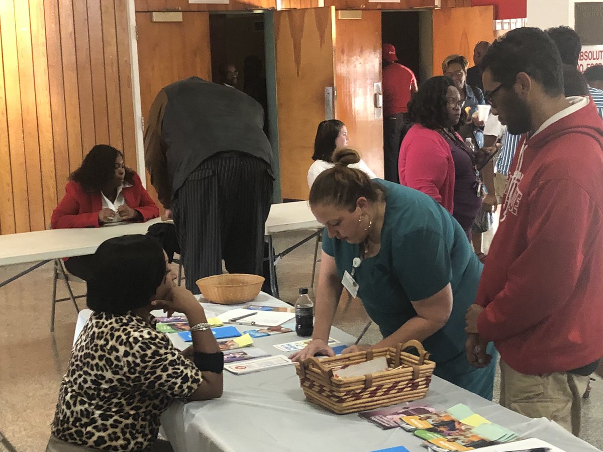 <a href="/leehighMPS/">Robert E. Lee High School</a> Great Open House here at Lee High School. Parents, students and teacher all working to together will make for a successful year. Go Generals!! #newdayatLeeHighSchool