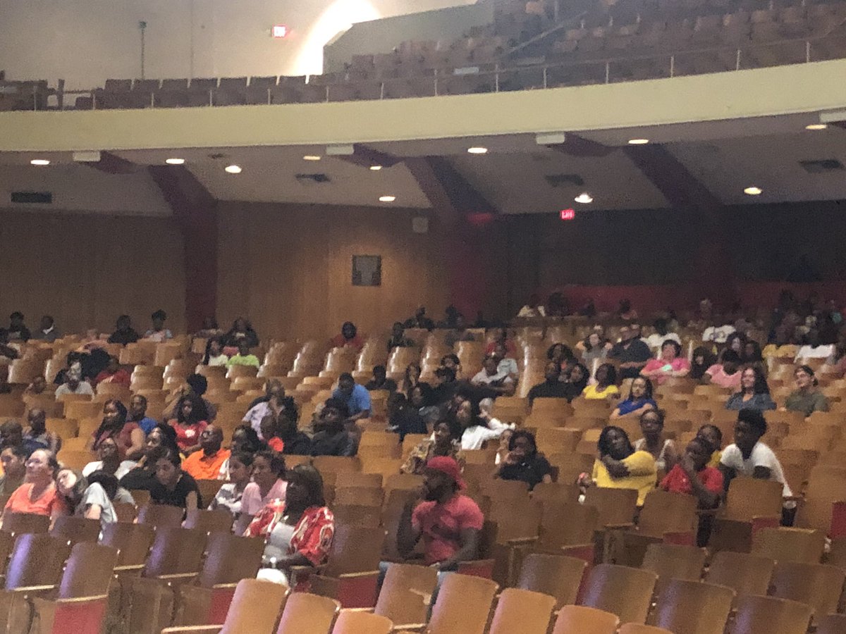 PrincipalAMarsh's tweet photo. @leehighMPS Great Open House here at Lee High School. Parents, students and teacher all working to together will make for a successful year. Go Generals!! #newdayatLeeHighSchool https://t.co/dexKNKi17R