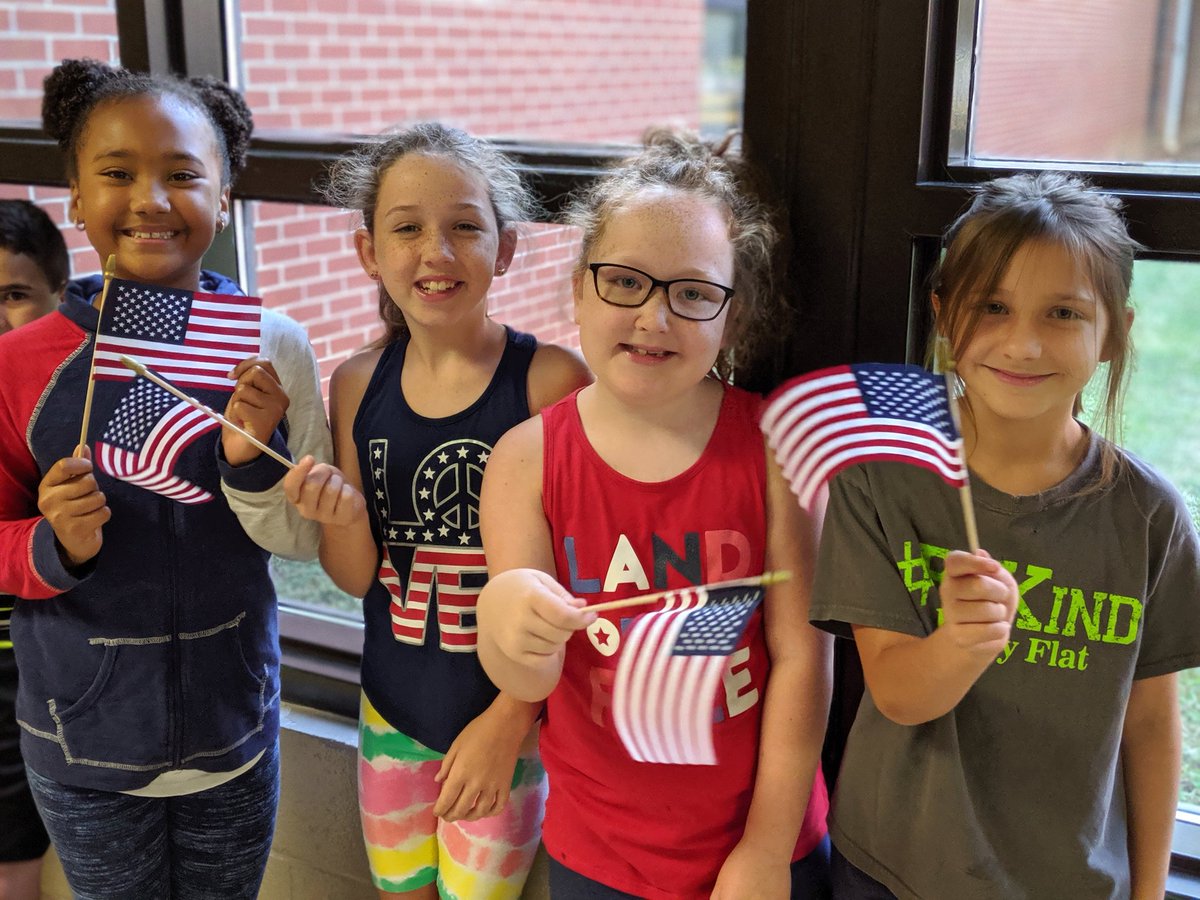 MrsSharrock's tweet photo. A Big thank you to our First Responders 🇺🇲 #tbirdfam https://t.co/nlBGLy8p4d