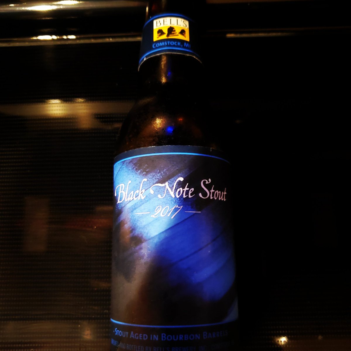 22sday's tweet photo. Ring the #bells and take Note: it's #22sday @BellsBrewery #drinkcraft #drinklocal #MIbeer #bourbon #barrelaged #blacknote #stout #vintage #2017 https://t.co/Pqaphl8oMB
