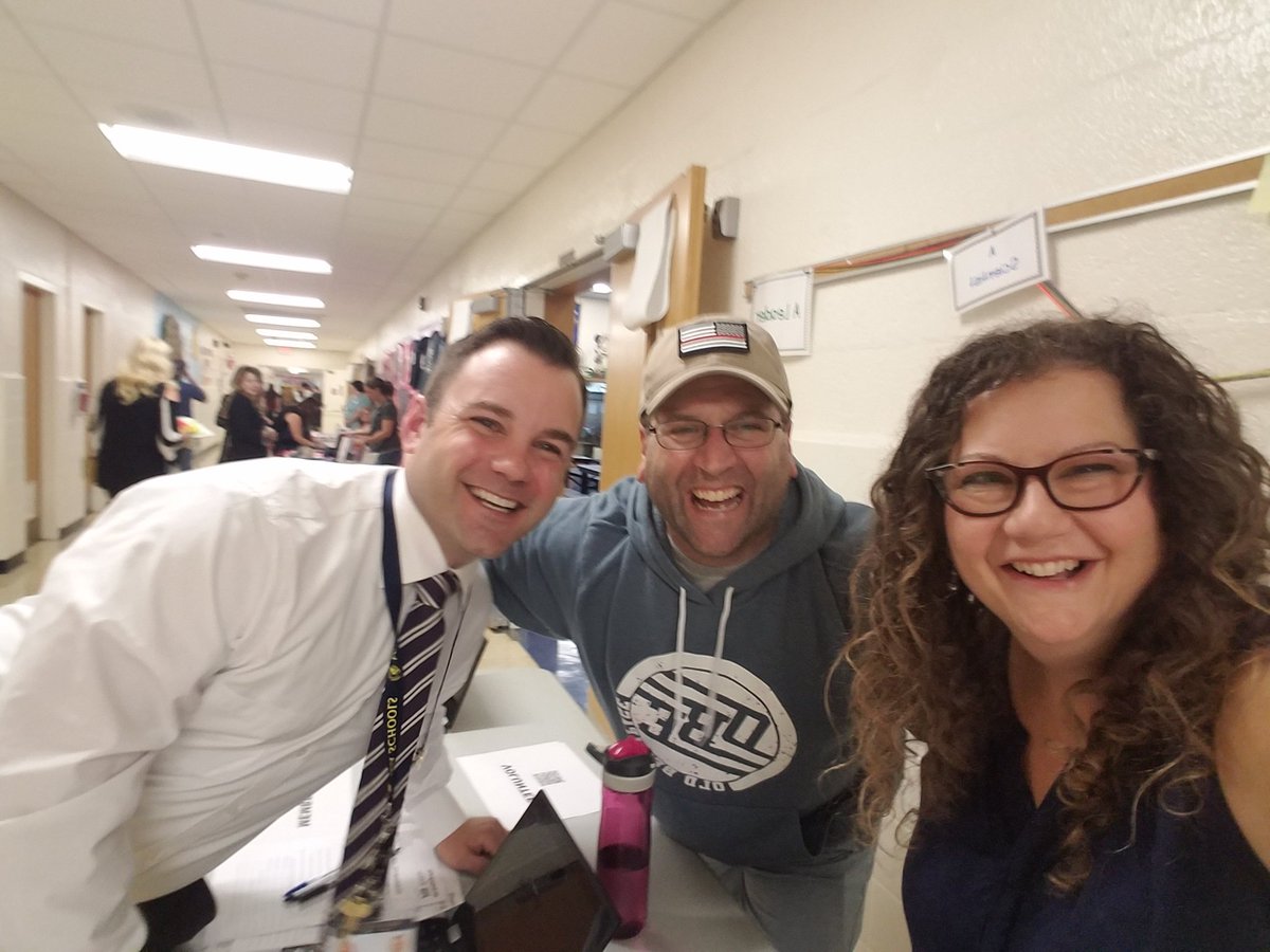 EllenFromNY's tweet photo. So great to see you in the school again @DrYannucci! You are missed! #obelem https://t.co/iOOjPTprik