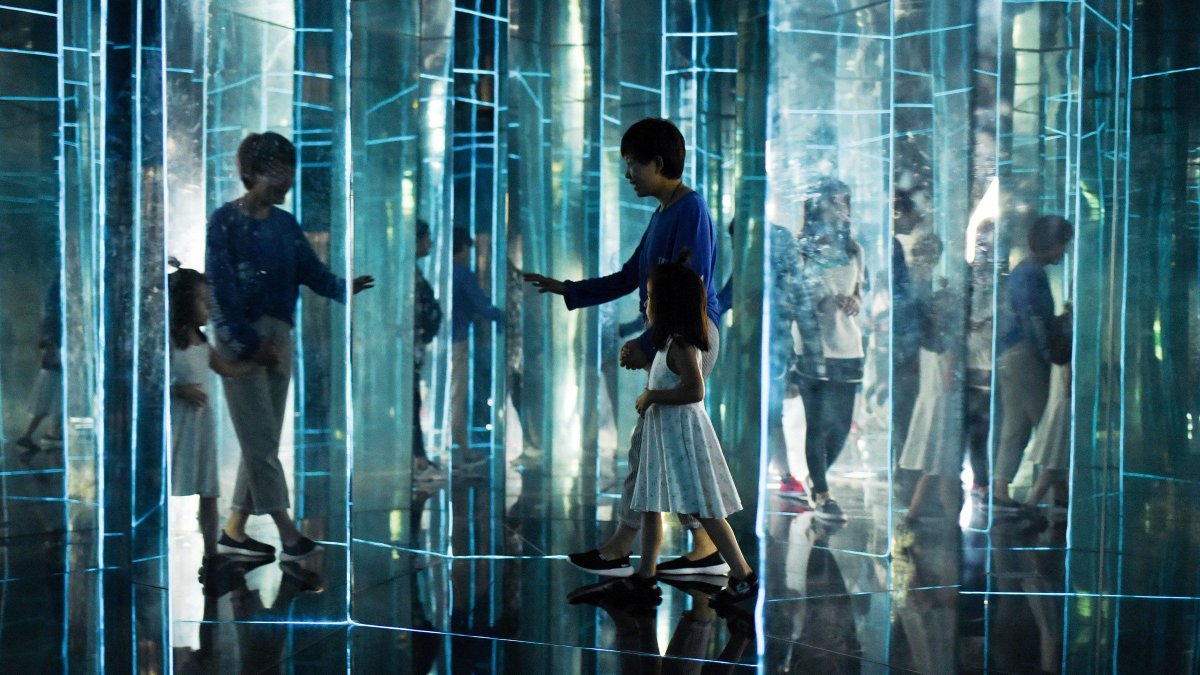 pivotwindow's tweet photo. "Physicists tend to treat quantum mechanics like a mindless robot they rely on to perform certain tasks, not as a beloved family member they care about on a personal level." A provocative interview with physicist Sean Carroll https://t.co/yrVXmelywF #quantumcomputing #manyworlds https://t.co/crVquz5MaO