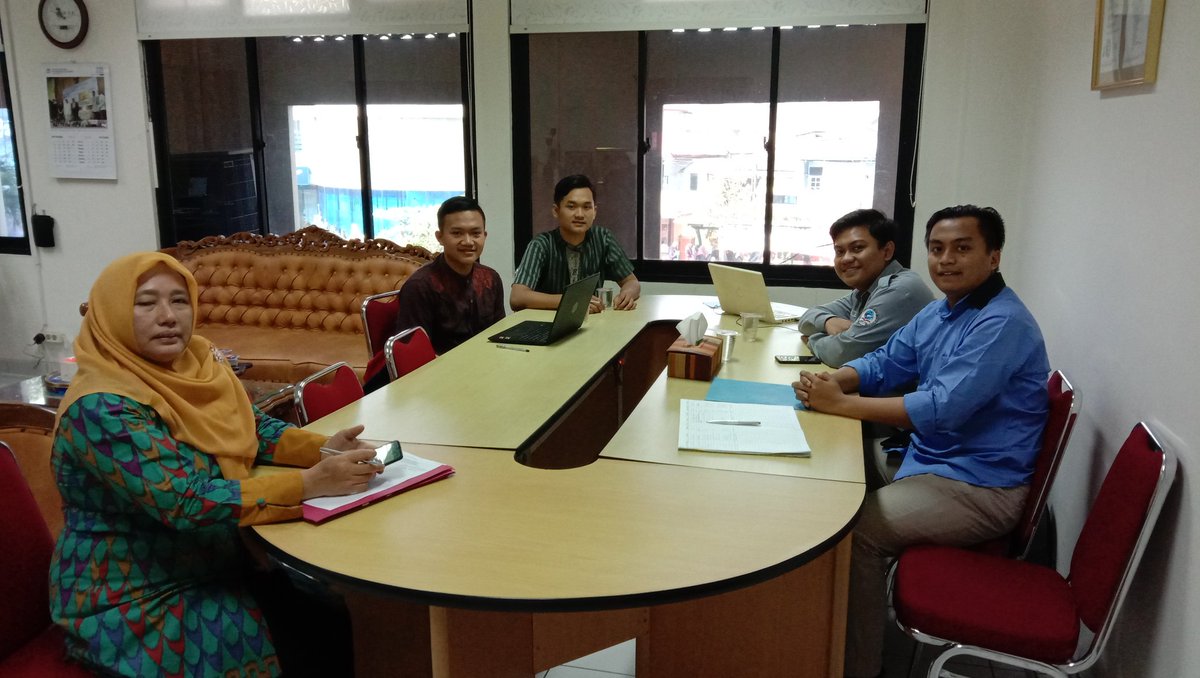 UinFitk's tweet photo. Dekanat menerima audiensi dari HMJ MP UIN Jakarta @hmjmp_uinjkt di ruang Dekanat, Rabu, 11 September 2019. #hmjmpuin https://t.co/a8Paq26nnE