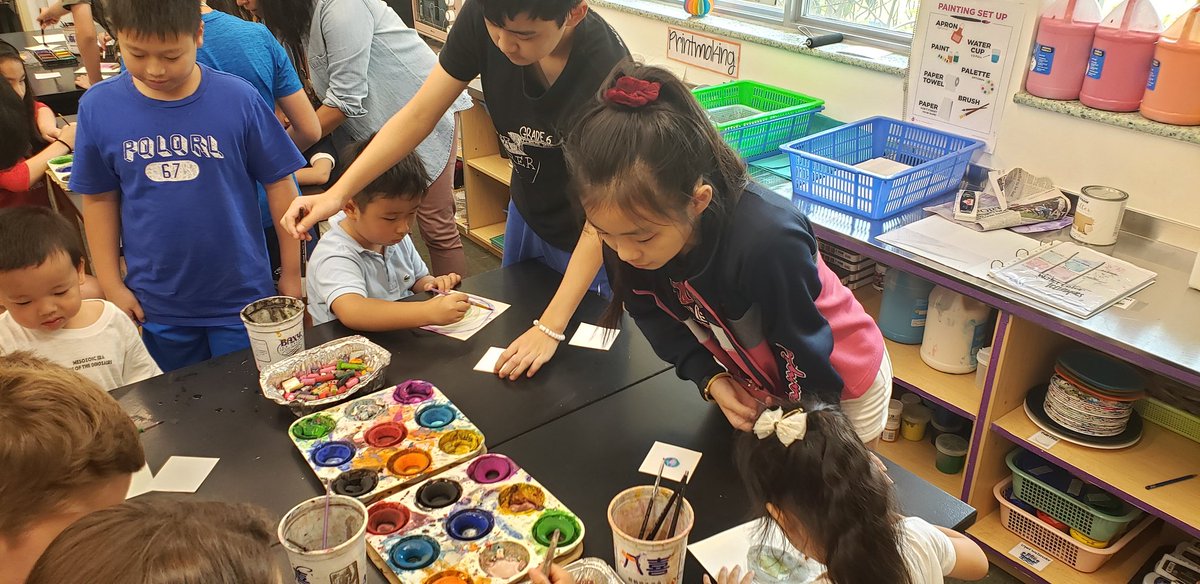AlyssaMBenedict's tweet photo. #SASPudong So much fun! Gr7 students mentoring K1 artists @SASchina in Ms. Blanco's art class for #dotday @missmakesart #sasesrocks https://t.co/VXwxCjvU9d
