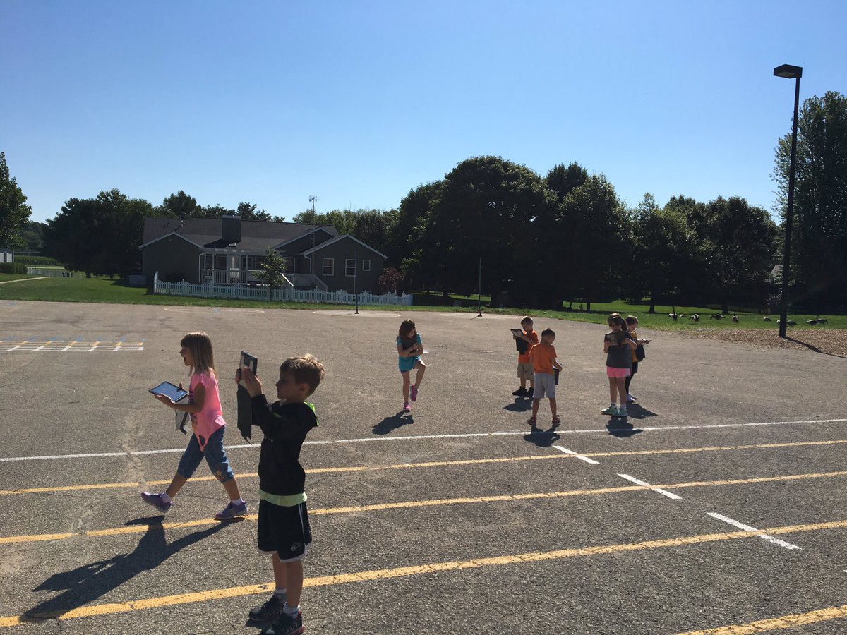 SandmanGrade1's tweet photo. We are using our iPads to keep cloud journals while learning to observe like scientists! @Westview66 @Seesaw #westviewproud https://t.co/GywkUL7N83