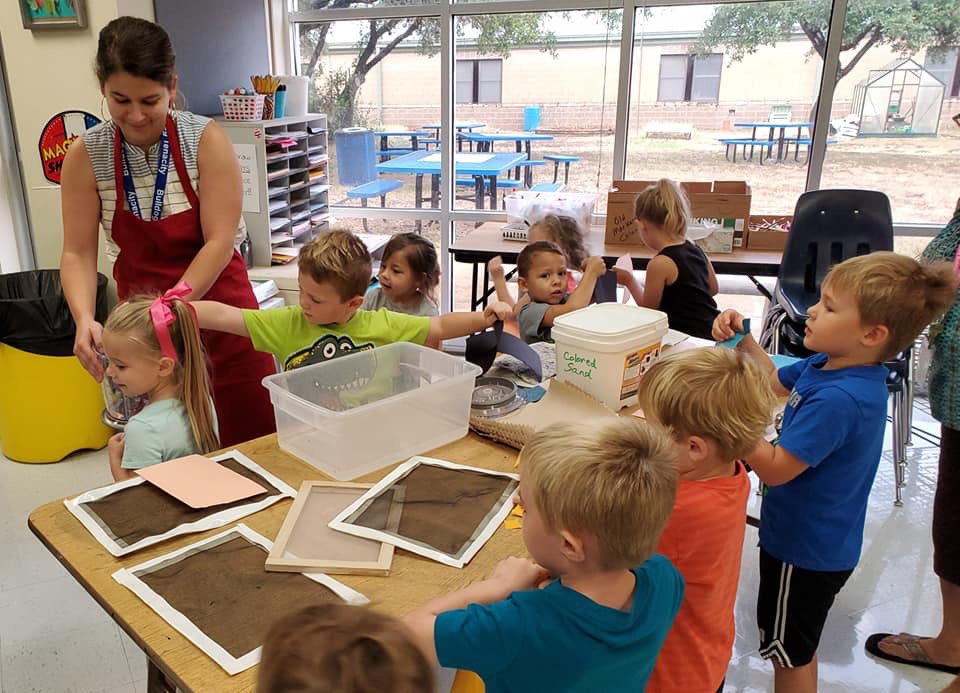 bisdlearning's tweet photo. Pre-K had so much fun making paper in art class with Mrs Bryant today. https://t.co/4VBYSjB4mp