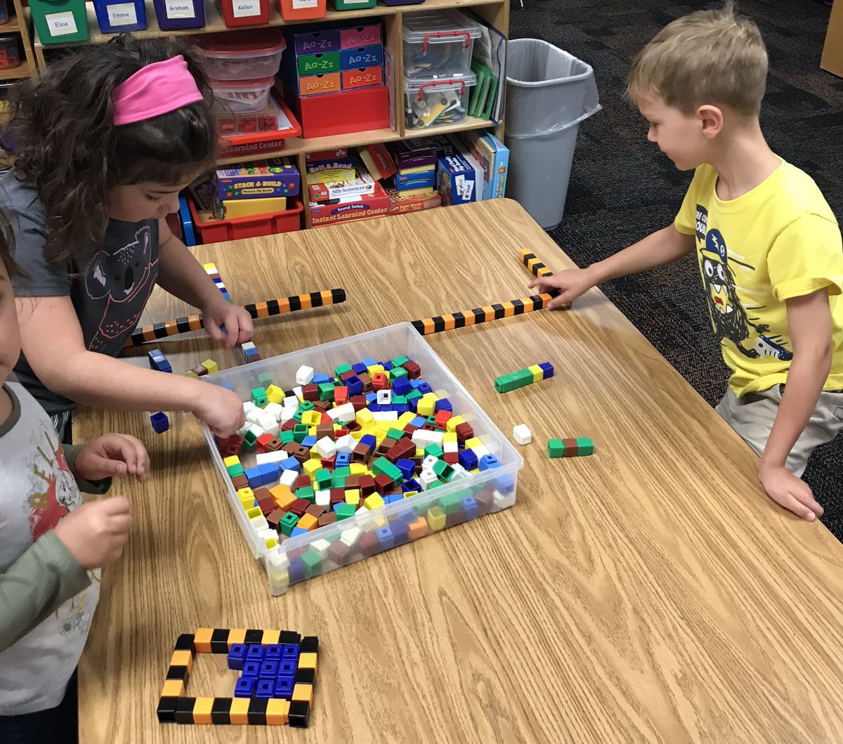 MrsDugachClass's tweet image. Working at Work Places!  Shapes, tens frames, polydrons, and cube patterns! #everyoneisamathematician #cfevshome #krocks