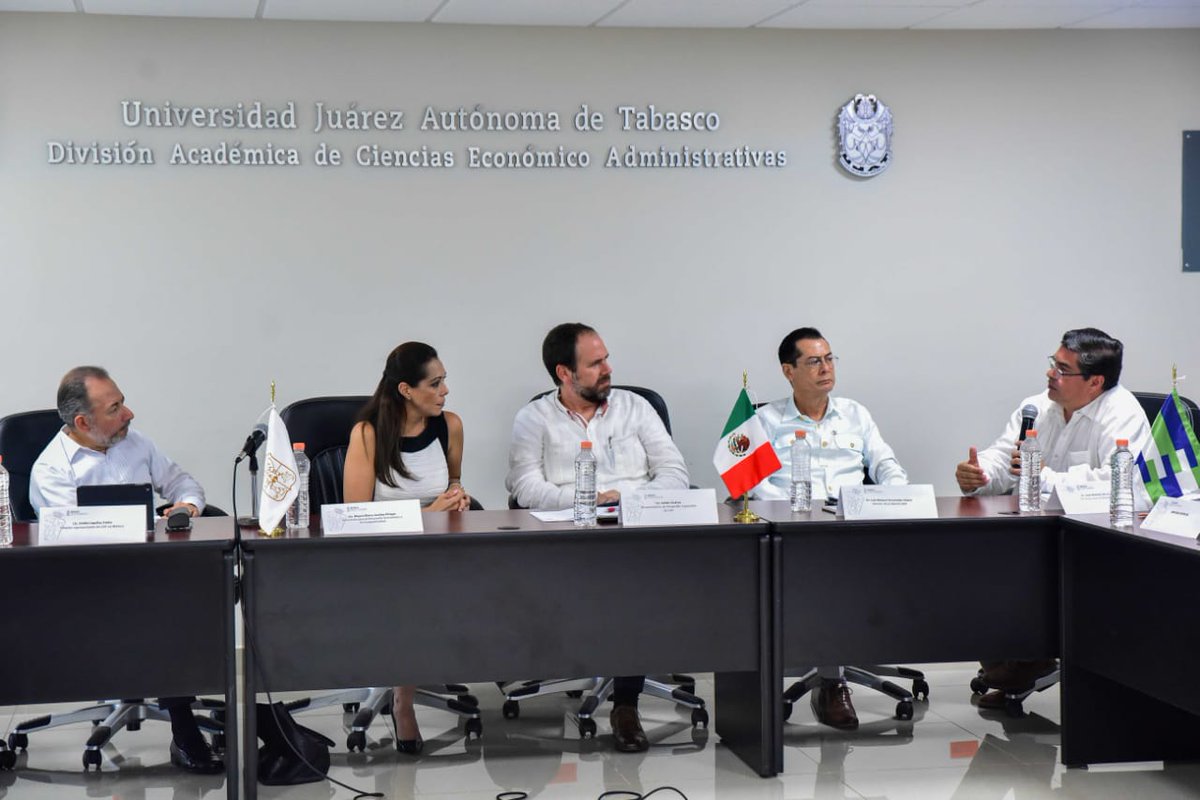 SemadesTabasco's tweet photo. El titular de la #SEDENER, @josedelavegaa, participó en la reunión convocada por la Secretaria para el Desarrollo Económico y la Competitividad, con los representantes de CAF Banco de Desarrollo de América Latina, encabezados por el Vicepresidente de Desarrollo Sostenible. https://t.co/bociCWQ5ol