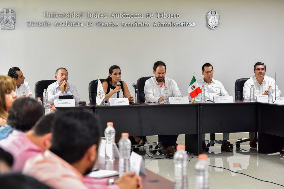 SemadesTabasco's tweet photo. El titular de la #SEDENER, @josedelavegaa, participó en la reunión convocada por la Secretaria para el Desarrollo Económico y la Competitividad, con los representantes de CAF Banco de Desarrollo de América Latina, encabezados por el Vicepresidente de Desarrollo Sostenible. https://t.co/bociCWQ5ol