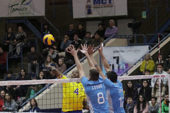 Ernesto Rodríguez (@ephecto) on Twitter photo #vóley Sudamericano ♂️ <a href="/voleysur/">CSV</a> en Temuco 🇨🇱
Fecha 1: <a href="/Voley_FeVA/">Voleibol Argentino</a> 🇦🇷 3-0 <a href="/VoleiColombia/">Federación Colombiana de Voleibol</a> 🇨🇴 (25-15, 25-12 y 25-15).
Fecha 2: Argentina 🇦🇷 vs Ecuador <a href="/voleyecuador/">FEV</a> 🇪🇨 #vóley Sudamericano ♂️ <a href="/voleysur/">CSV</a> en Temuco 🇨🇱
Fecha 1: <a href="/Voley_FeVA/">Voleibol Argentino</a> 🇦🇷 3-0 <a href="/VoleiColombia/">Federación Colombiana de Voleibol</a> 🇨🇴 (25-15, 25-12 y 25-15).
Fecha 2: Argentina 🇦🇷 vs Ecuador <a href="/voleyecuador/">FEV</a> 🇪🇨