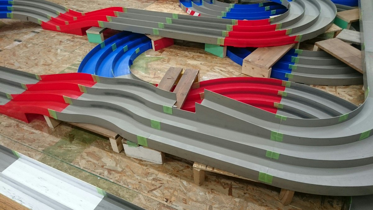 千葉鑑定団八千代店 ヤチカン ミニ四駆 こんにちワンツー 3レーンサーキットのレイアウト変更を行いましたッ 9 14 土 のヤチカンカップはこのコースにて開催です ミニ四駆 Mini4wd おもちゃ ヤチカン