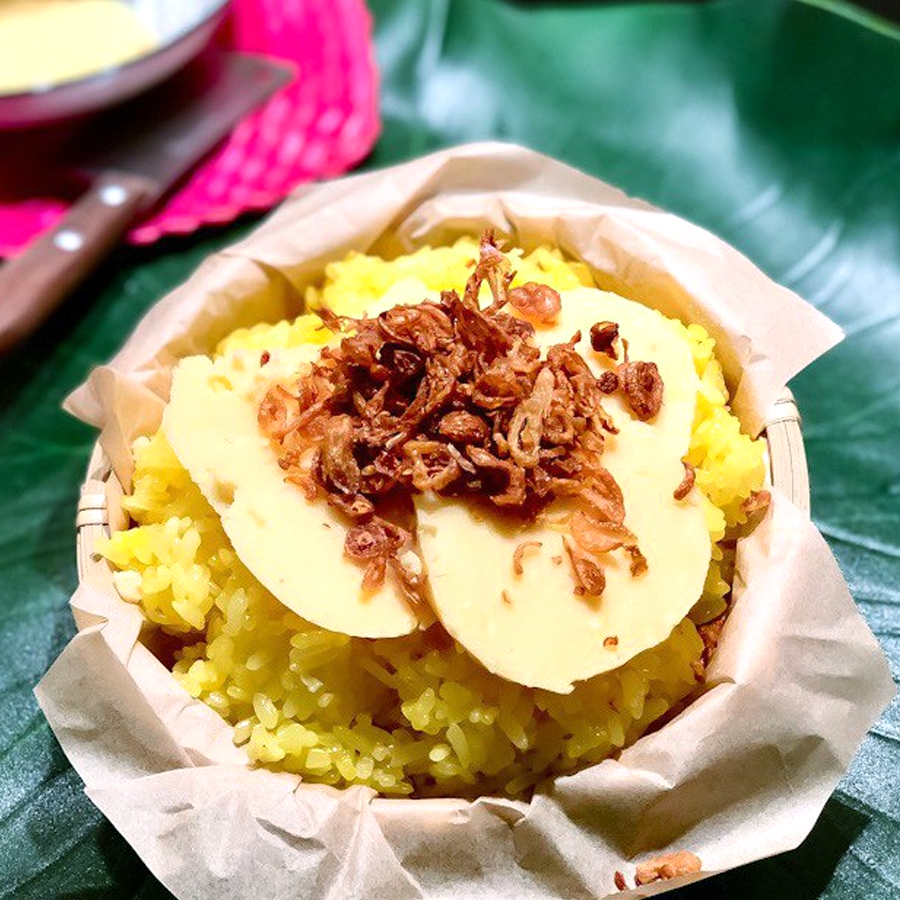 MyanmarTouching's tweet photo. “Xeo” Stiky Rice is familiar dish of Hanoians’ Breakfast which has a shiny yellow color due to combination of limmber rice and turmeric.
#touchingindochinamyanmar #indochina #myanmar #food #hanoi #Vietnam https://t.co/TfDbfHnsmM