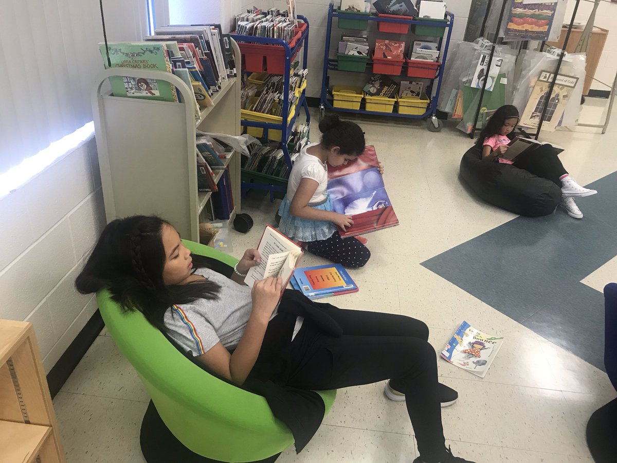 MrsMichieli's tweet photo. First visit to the library for this school year:) We can’t wait for book exchange to start soon! 📚 #readingrocks 😀 https://t.co/RpN68LqyFv