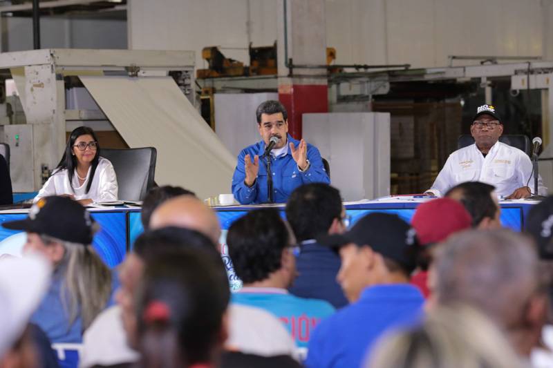 #Enterate || El jefe de Estado y de Gobierno, <a href="/NicolasMaduro/">Nicolás Maduro</a>, reiteró su compromiso con la defensa del territorio nacional y la soberanía del país. bit.ly/2k8IXzS