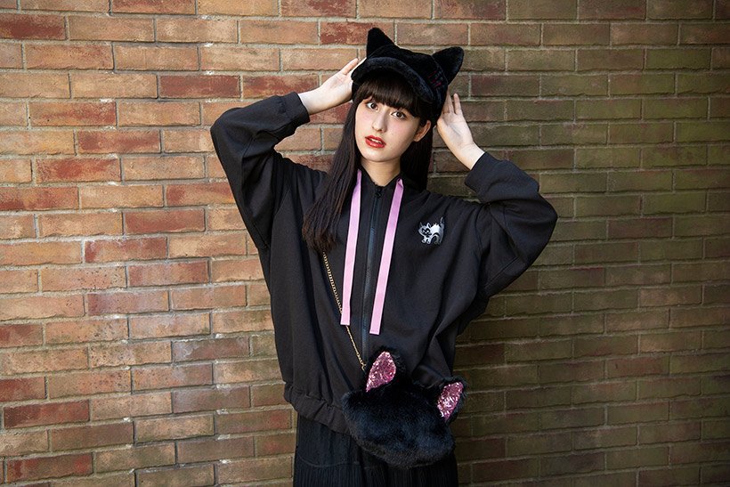 東京ディズニーリゾートpr 公式 猫好きさんにはたまらない 猫耳のついたパーカーやキャップが登場 ブラックコーデ で オシャレに ディズニー ハロウィーン を楽しみたい方におすすめのアイテムです T Co Vutxdmgw0a