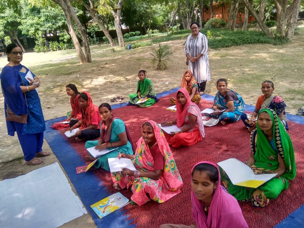 jayaprayas's tweet photo. #communitylearning #ragpickers #communityteaching #socialwork #cause #underpriveliged #education #elders #indianngo #ghaziabadngo #forkids #Indianflag #flyinghigh #sankalpshikshaabhiyaan #pathshala #jayaprayashelpfoundation https://t.co/Yz7AJOyMbO