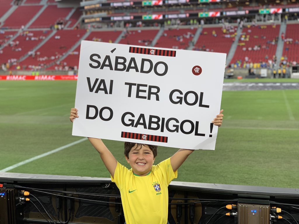 flaamor1981's tweet image. Olha a plaquinha que esse garotinho levou para o jogo da seleção Brasileira, EU AMO MINHA TORCIDA... 🥰🥰🥰