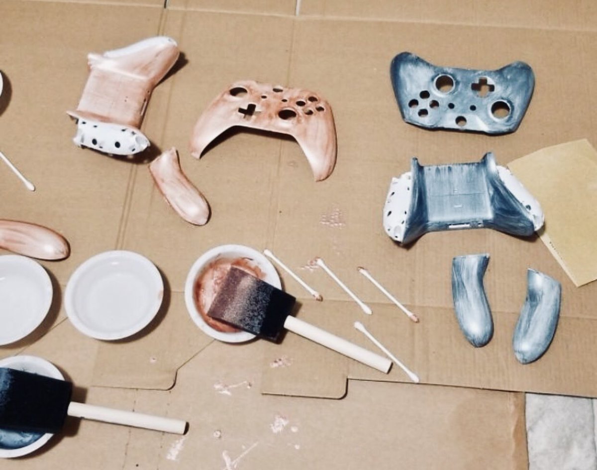 kmosherx3's tweet photo. My brother lost my Xbox controller a few months ago and I’ve been sad about it so my boyfriend not only bought me TWO new controllers, but he’s also painting them my favorite colors. I don’t deserve him🥺💞 https://t.co/ZDVEOkYnlx