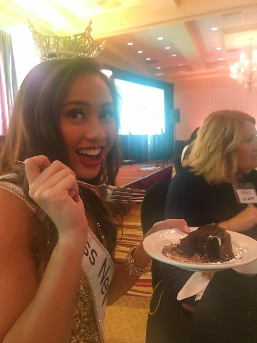 MissAmericaNJ's tweet photo. With a #SocialImpactInitiative of #HealthyChildrenStrongAmerica, I can assure you that #MissNJ eats #ChocolateCake in #Moderation! π«π° Thank you to #BurlingtonCoBest for having me as your host for tonightβs #AwardsCeremony, and thank you to @cocoschateau for outfitting me. https://t.co/n4Wtv8cQLI