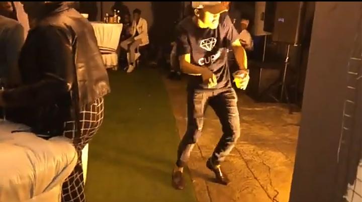 nhlanhlazimu97's tweet photo. The #VibeMaster in me couldn't be contained. To see full clip, check out "THE BOYZZZ SA" YouTube page for the @chill_sunday edition. https://t.co/DO970gO27w https://t.co/WbFT0dZDvC