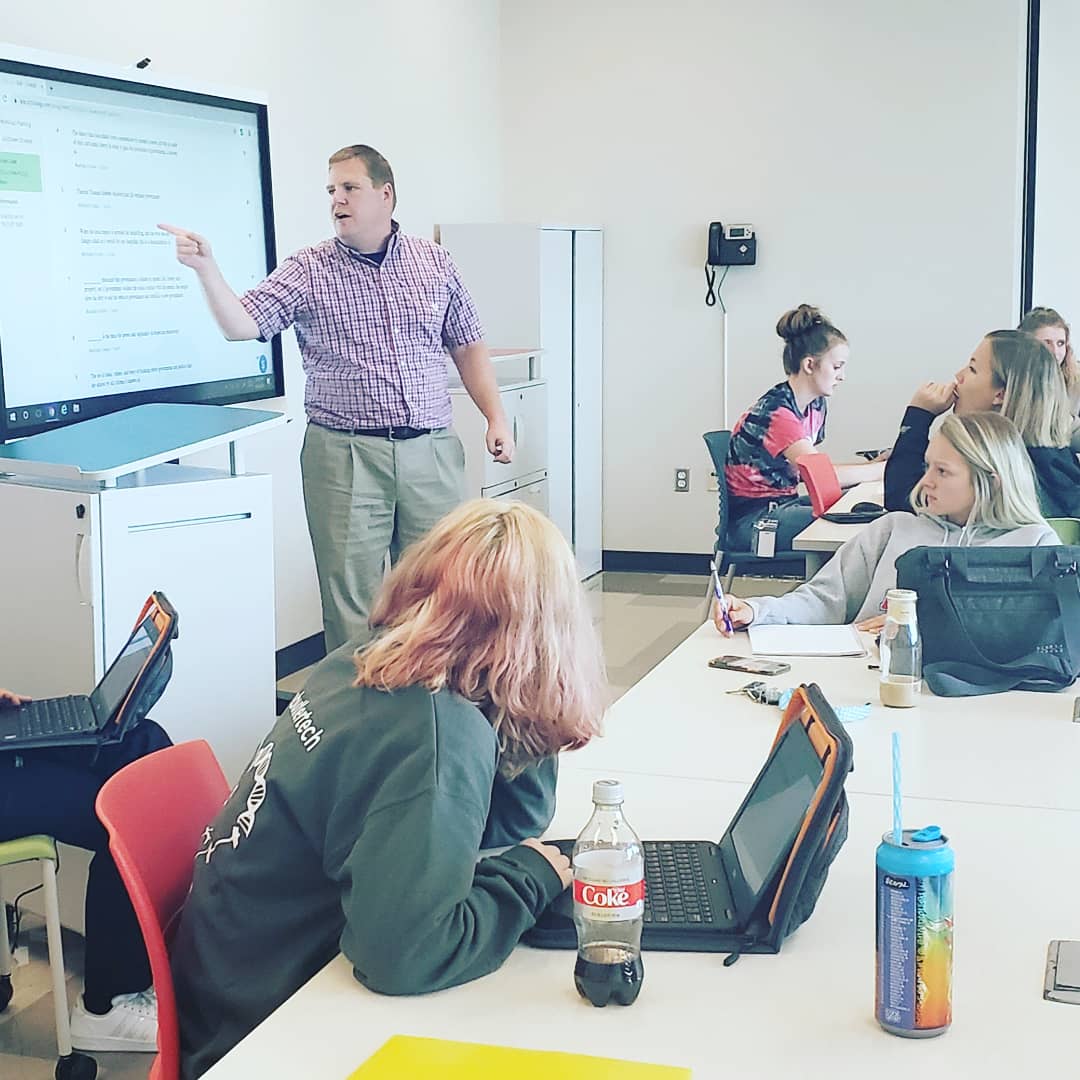 BTBiosci's tweet photo. Mr. Mink,@cincystate adjunct, ensuring clarity of expectations with CCP American Government class. #ccp #lifeprepared #butlertech https://t.co/Zhe7bW229f