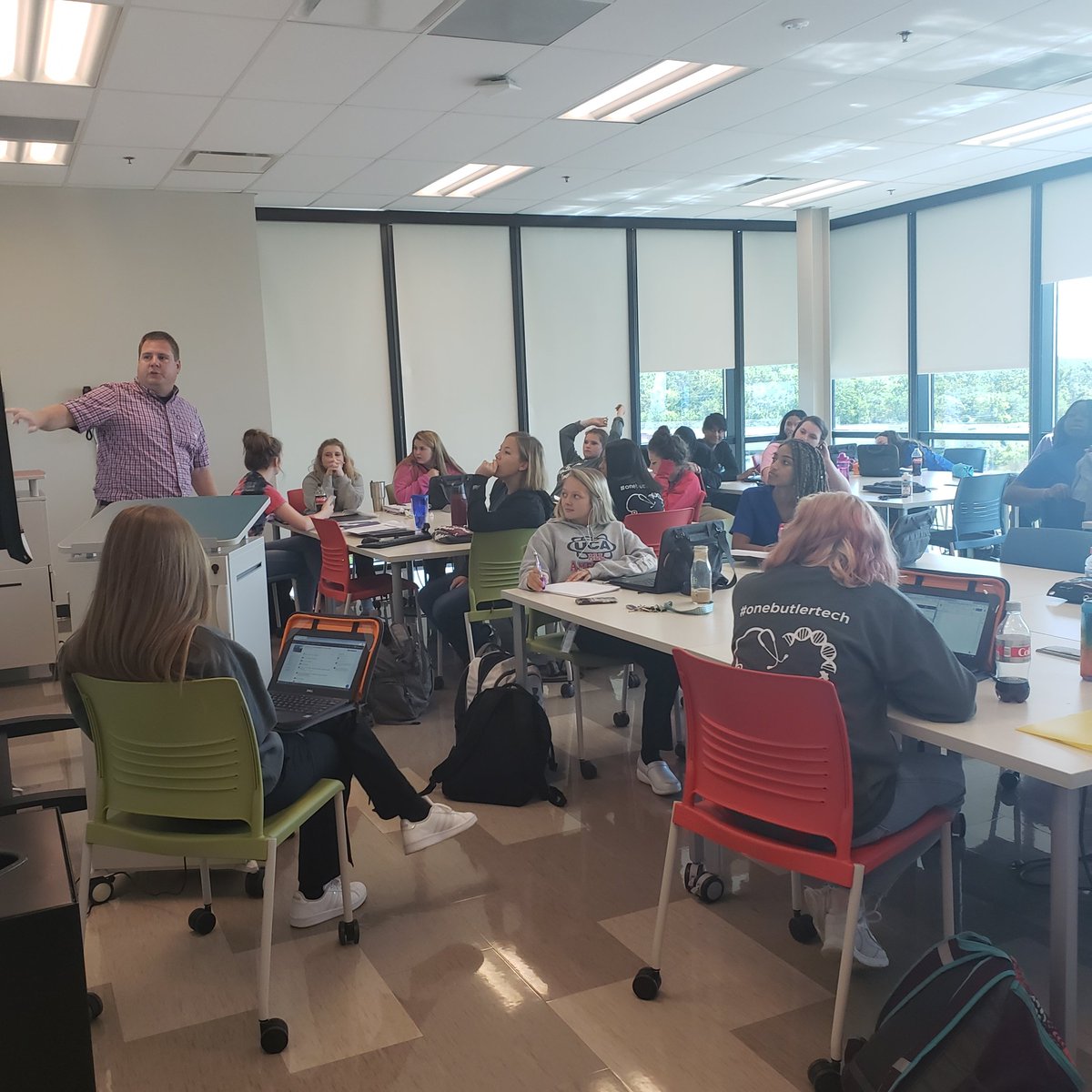 BTBiosci's tweet photo. Mr. Mink,@cincystate adjunct, ensuring clarity of expectations with CCP American Government class. #ccp #lifeprepared #butlertech https://t.co/Zhe7bW229f
