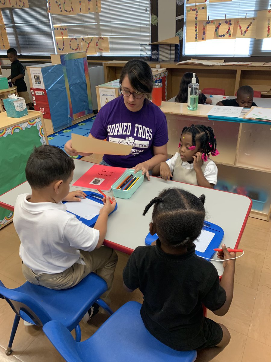 Cochran_Colts's tweet photo. Ms. Harber’s Pre-K4 class working in small groups. @MolinaSunset #cochranrocks https://t.co/o4GJEZJloz
