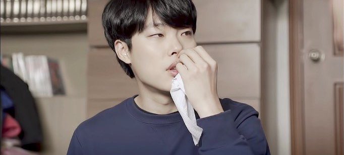 reply_KJH's tweet photo. 으유, 새끼들아. 무슨 변한 게 없어. 올해도 풍성하게 보내라. 싸늘해지니까 또 코피 나네. 이게 무슨 뜻이냐면, 추석이 가까워졌다는 뜻. 가을이 왔다고. 맛있는 거 적당히 먹고 더 먹어. 남은 날들도 행복해라. https://t.co/aokx2JZx31