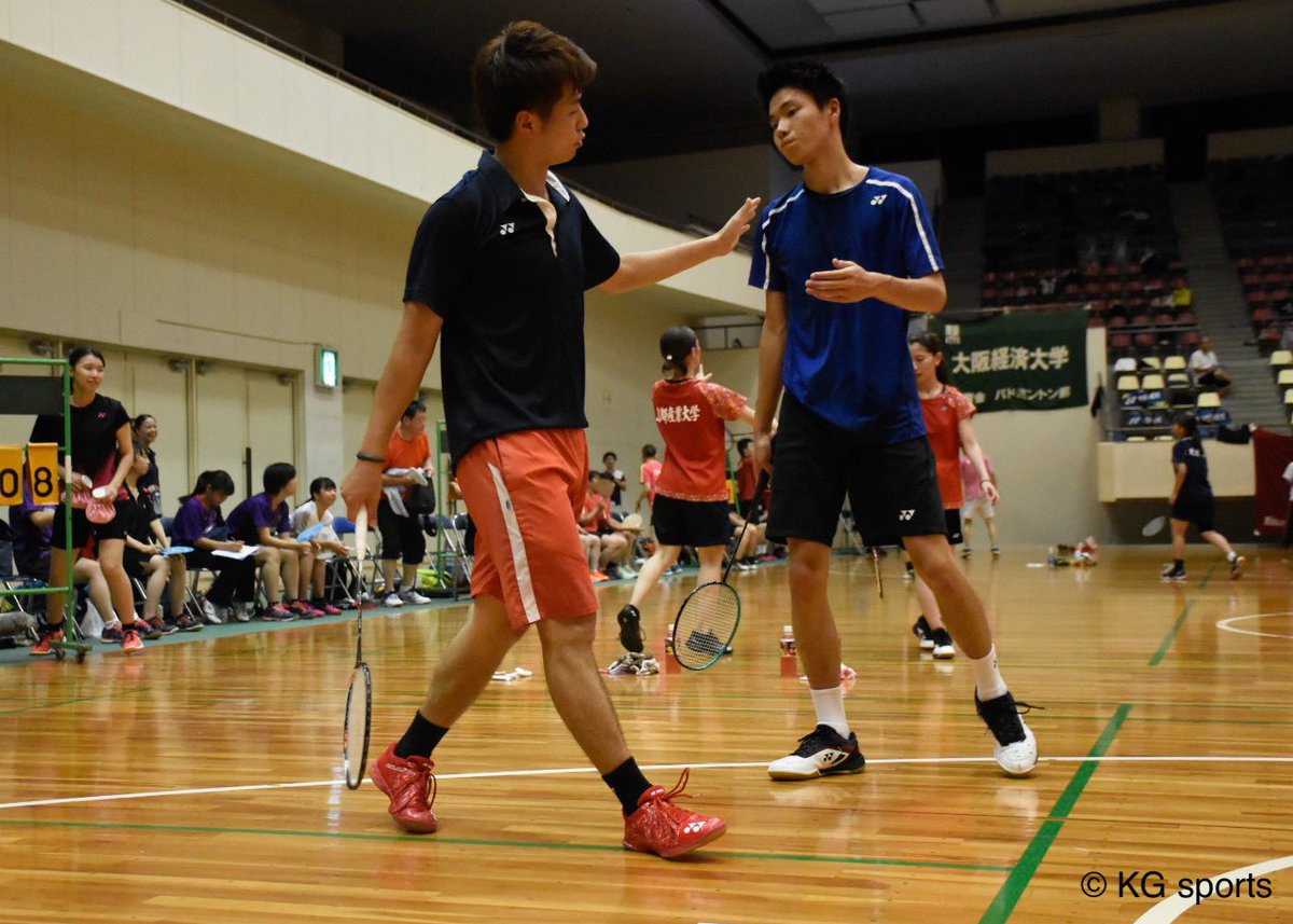 【バドミントン部男子】平成３１年度関西学生バドミントン秋季リーグ戦／第２戦／対甲南大／於・近畿大学東大阪キャンパス体育館

Ｄ１鍵谷（人４）・平岡（国３）☆２ー１

セットカウント: ３ー０