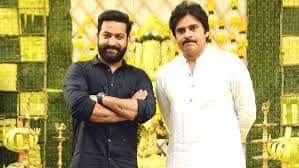 JSPVarahiYatra's tweet image. జనసైనికులు దయచేసి ఫ్యాన్ వార్స్ ని ఆపండి దానివల్ల 1% కూడా మనకి లాభం లేదు. ఒకడు కావాలని పోల్  పెట్టాడనో, ఎవరు గొప్ప అని అడిగారనో  వాదనలకు దిగకండి రాజకీయ విమర్శలకు మాత్రమే స్పందించండి.వాళ్ళ మధ్య హెల్తీ కాంపిటీషన్ మాత్రమే వుంటాది.