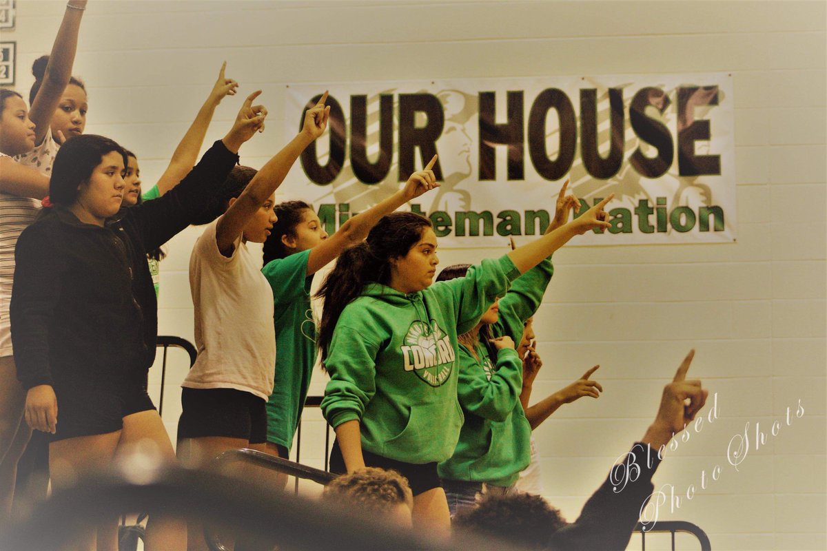 adjrhs_concord's tweet photo. LOVE this picture taken by a parent during our (victorious) Girls’ JV Volleyball games tonight. Perfect framing of OUR HOUSE!! #minutemannation #concordpride https://t.co/Z72n65sl07