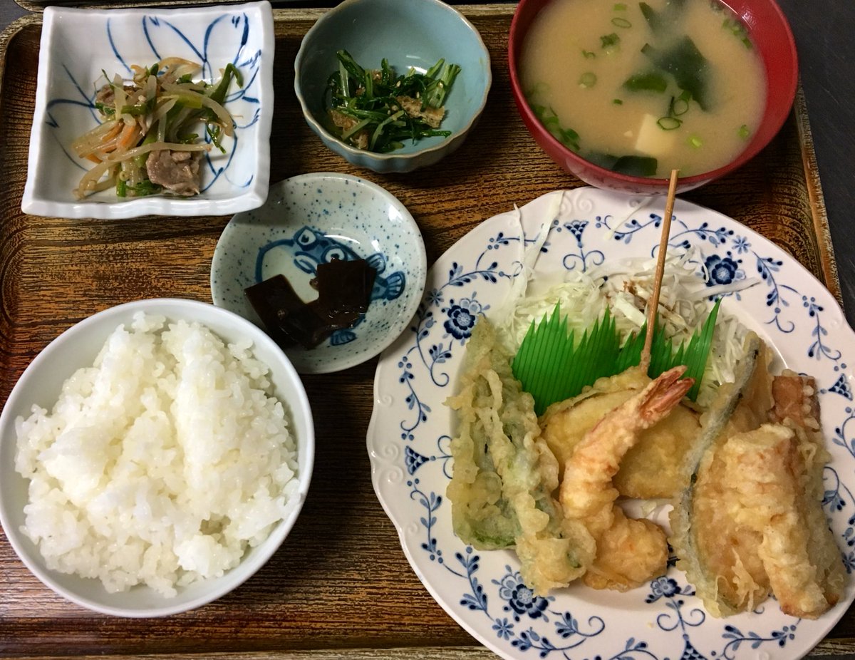 お食事処 オアシス V Twitter 本日の日替わり定食は 精進揚げ定食 Or カンパチ照り焼き定食 です 姫路市 日替わり定食