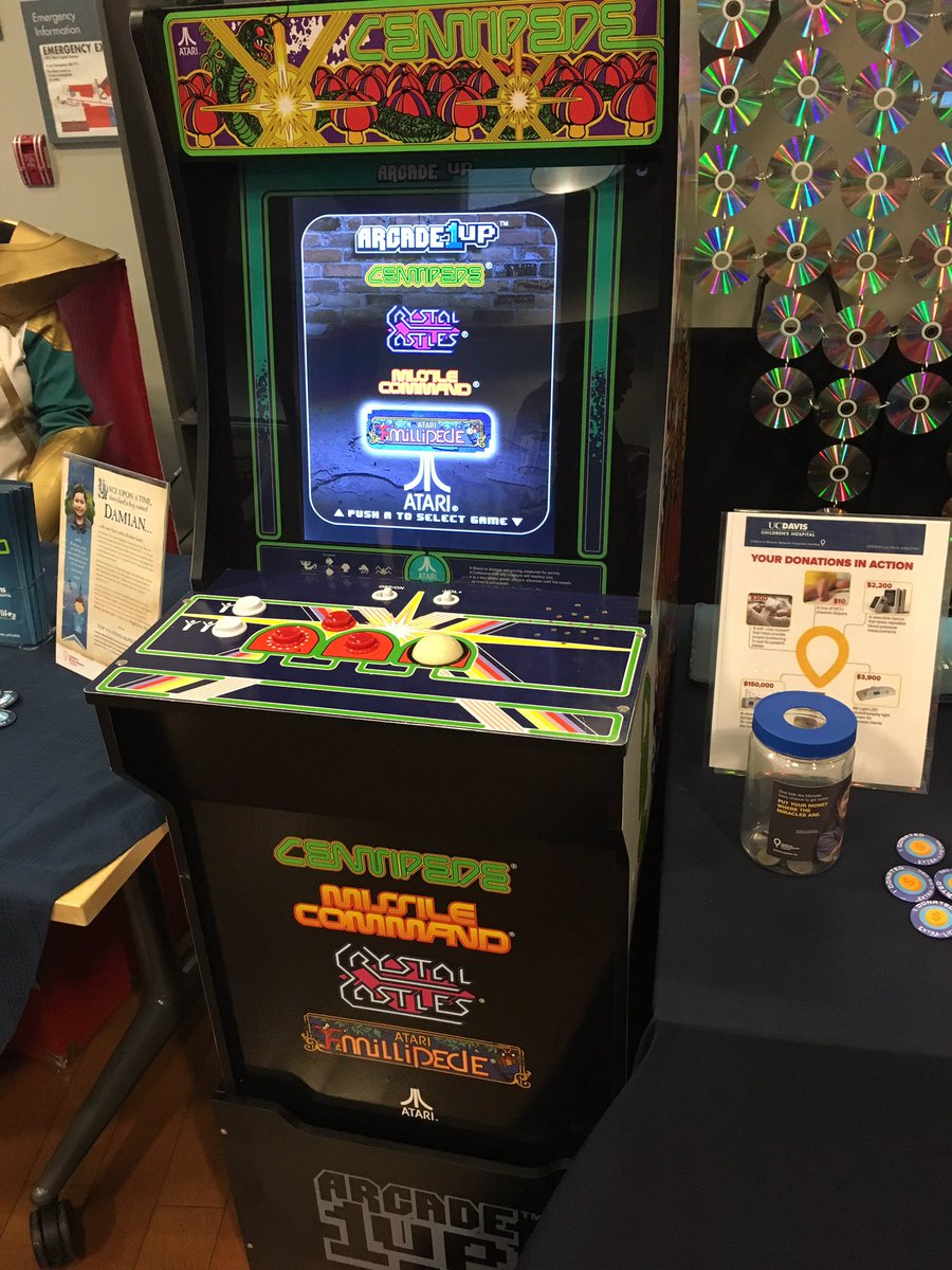 DougGames234's tweet photo. I played some cool retro game consoles including a Vextrex, a Virtual Boy, and an @arcade_1up this weekend at #capitalcreativeshowcase #CCS2019 #sacdevcollective https://t.co/UFY3o1RrjS