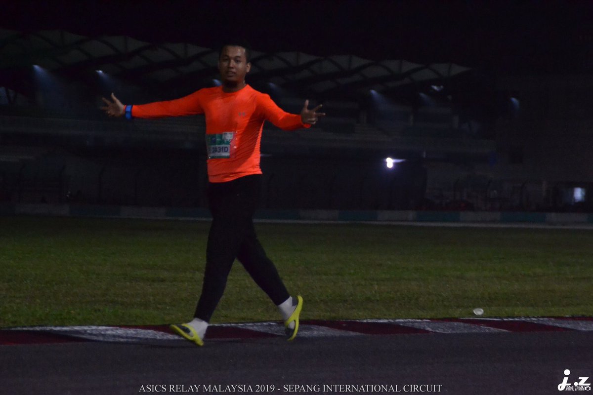 raffradzuan's tweet image. Eh2 ade lagi gambar kita 😆

Credit to Jamal Zabari 
#AsicsRelay