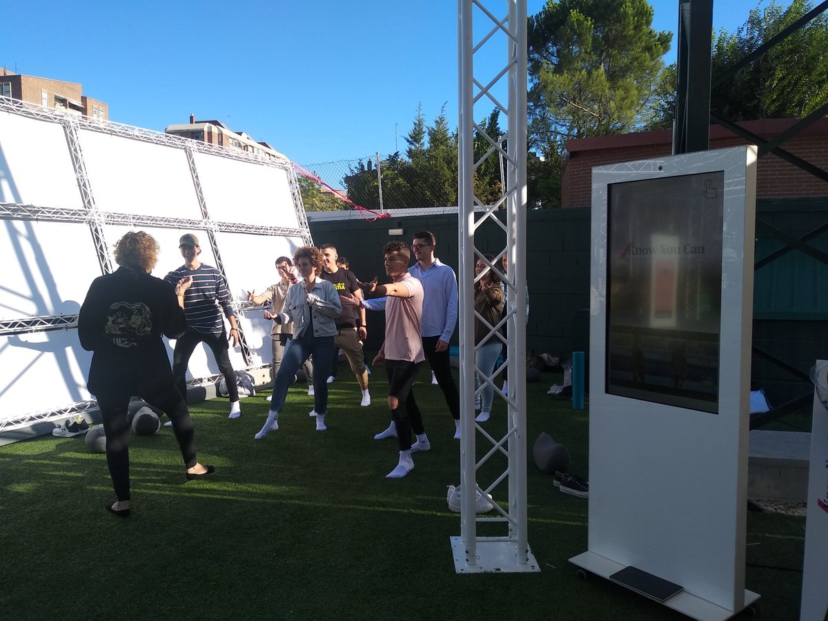 AnaNM19's tweet photo. Ya comenzamos con las actividades de nuestro hub! We puede empezar mejor el día que con mindfulness? #knowyoucan #axa @AXASegurosEs https://t.co/VXcnyyRtqn