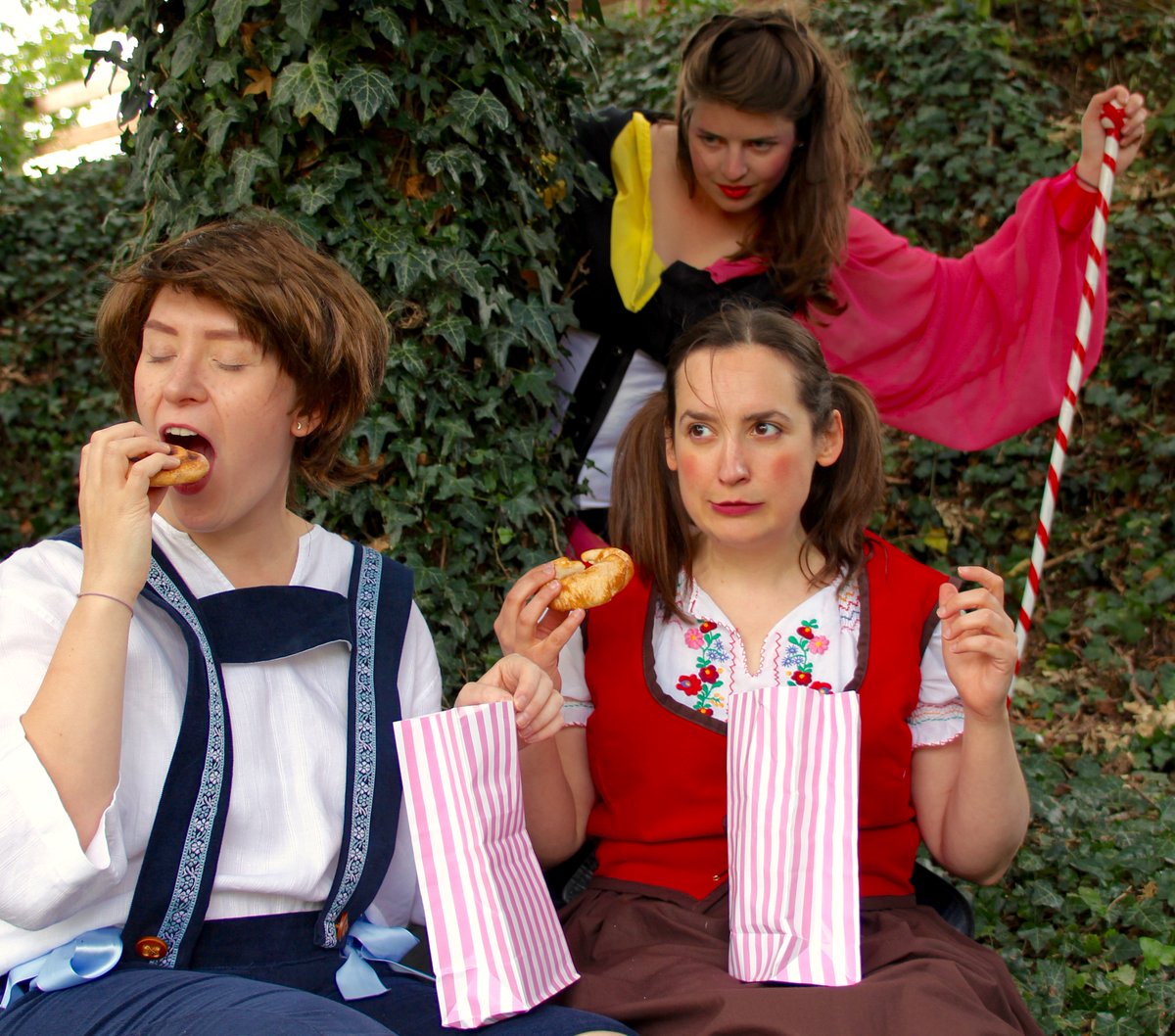 OperaAnywhere's tweet image. Watch out for the witch!
This sunday - 2pm at @waterperry gardens amphitheatre #HanselAndGretel in the sun!
Tickets: ticketsource.co.uk/operaanywhere/…
@DailyInfoOxford
@ExperienceOx
@WhatsOnOxon 
@tixCentral 
#OperaInTheAmphitheatre