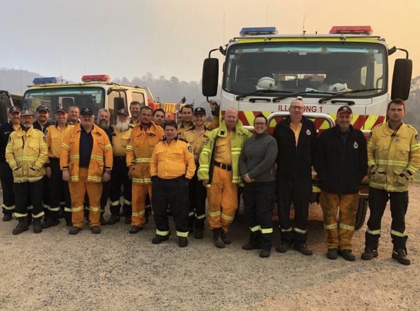 MarkSpeakman's tweet photo. 🚒👨🚒 Huge thanks to 74 volunteers from @SutherlandRFS who are, or have just returned from, fighting fires ravaging northern NSW + SE Qld including:
#GraysPoint #RFS- Ian, John, Trent, Sien Tjauw, Josh, Aaron, Adrian, Ben, Sien Lu.
#Kurnell RFS- Scott, Andrew, Thomas, Adam, Conan. https://t.co/YdivmGnN4h