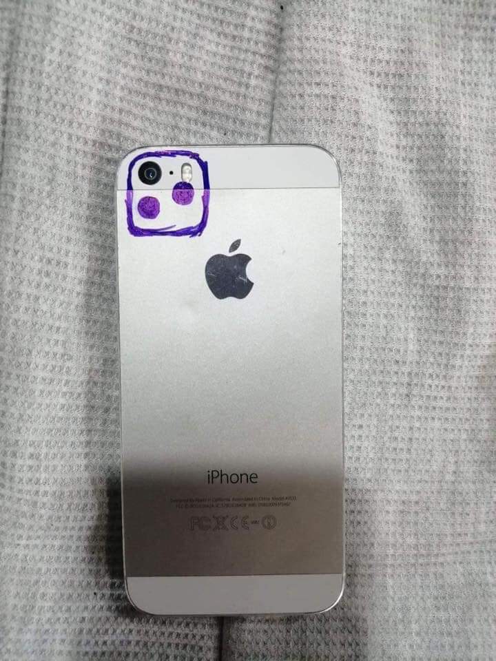 WeirdsMemes's tweet photo. I love the New Iphone 11 https://t.co/PeyvizhsZs