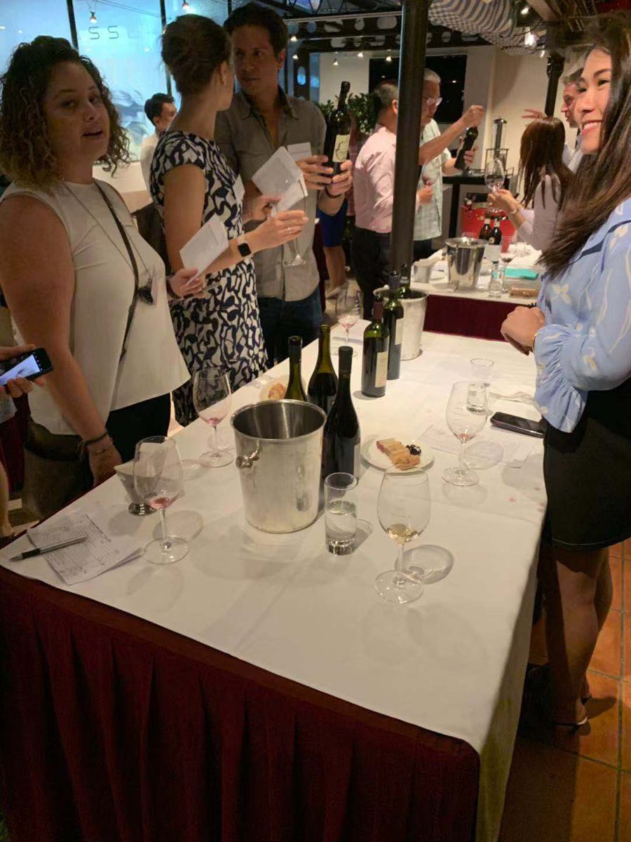 Evercohol's tweet photo. Eastern European #winesocial at the #fcchk HK Foreign Corresponds Club this week!
#evercohol #croatianwine #georgianwine #naturalwine #hongkong #winelovers #winetasting https://t.co/tGuXRrPD4g