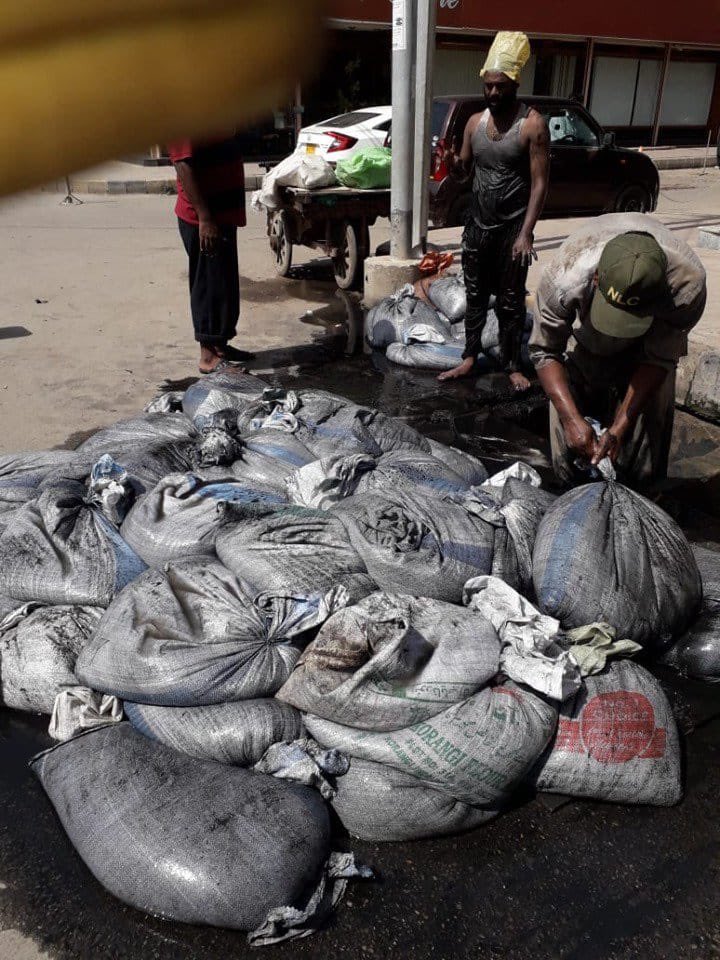 I wonder who puts sand bags in Nala’s &amp; storm drains!
It’s time to pull out the CCTV footage and release it on social media
#LetsCleanKHI