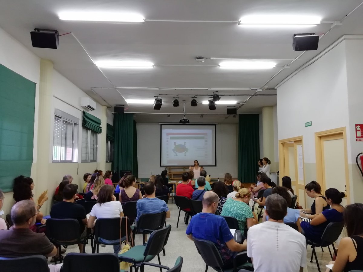 cepaxarquia's tweet photo. Segunda sesión del curso COMPETENCIAS CLAVE Y TRABAJO COOPERATIVO EN Secundaria en el Ies María Zambrano. Hoy con Aprendizaje Cooperativo @cepaxarquia @cepmarbellacoin @cepmalaga @cepronda @cepantequera https://t.co/yOySmhZdQm