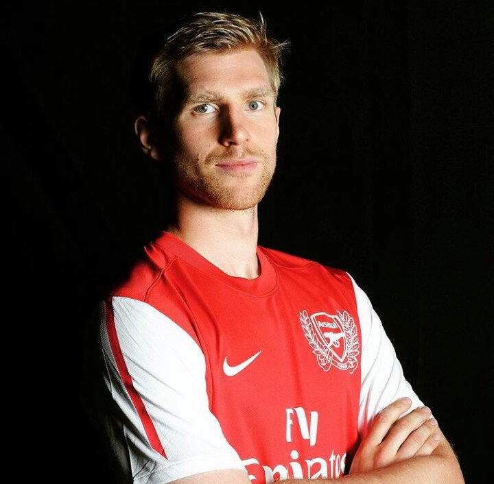 arsene_tina's tweet photo. 🇩🇪 B F G 🇩🇪 #Mertesacker #DankePer #Arsenal #PremierLeague #COYG #Gunners https://t.co/dtli11zGpt